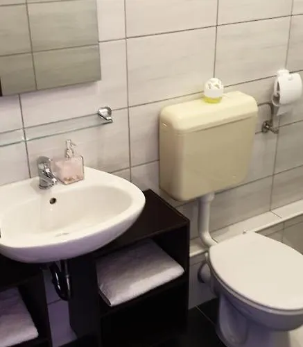 And Ivana شقة كرك