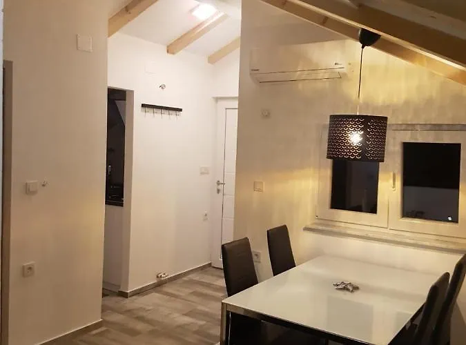 شقة And Ivana كرك